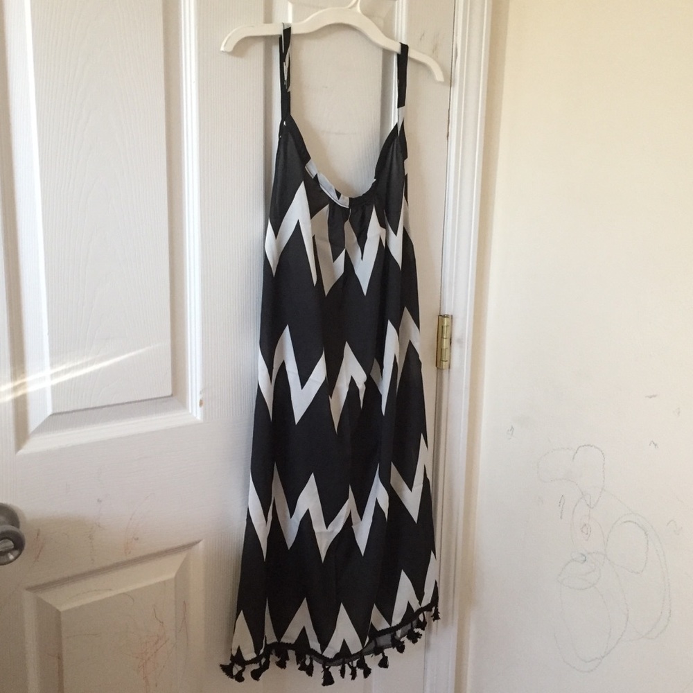 Dress / coverup - Picture 2 of 6